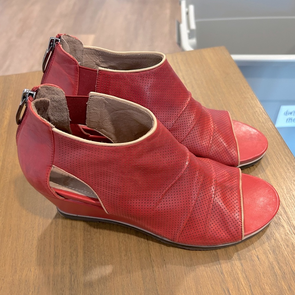 Regarde le Ciel Shoes 👠 Italian Red Leather Wedges
